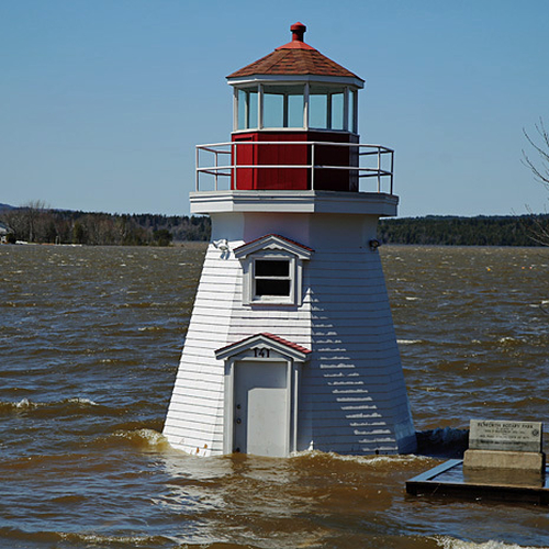 The Renforh Lighthouse under duress from rising water levels @ noon, May 5th, 2018.