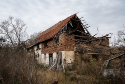 Collapsed Roof | Gherdeal, Romania