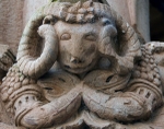 Portería, pillar capital