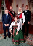 N-35 Cr Pr Haakon wife and family -  norway