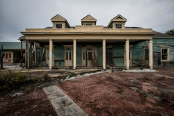 Abandoned Six Flags (New Orleans, LA) | Guest Relations Building