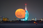 z3555 Moonrise over Portsmouth