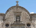 Façade gable & oculi