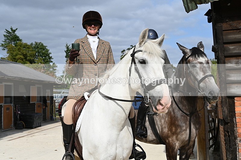 WJ6_3340 - Berks & Bucks - The Old farmhouse - Hound Exercise 20-08-25