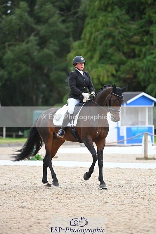 230813-175634-08783 - Cls 14 Medium Silver 16.45 to End