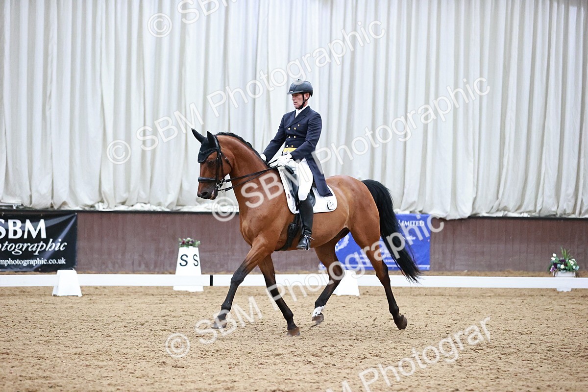 SBM_016718 - Class 5 - FEI INT II - 17.24-18.20