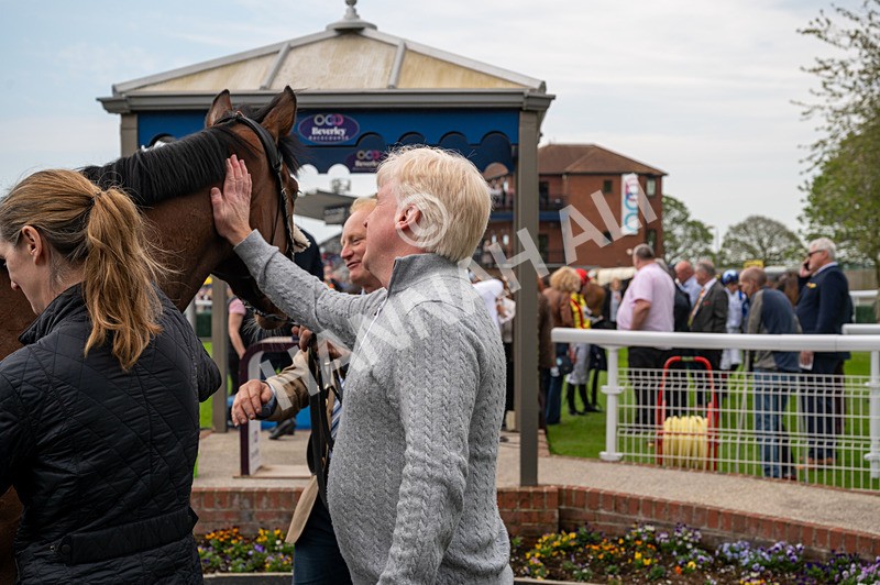 060524-Race 4-Powdering-5068 - Race 4