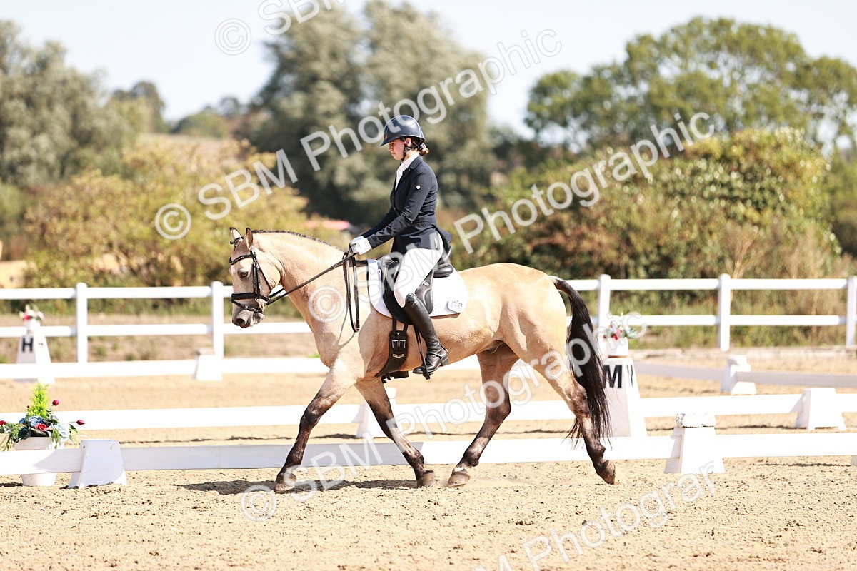 SBM_004614 - Class 12 - Novice 5 - 10.31-11.41