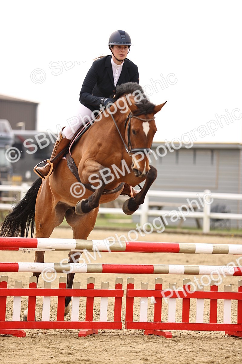 - Class 15 - Senior British novice - 90cm
