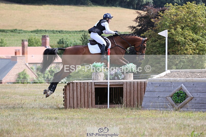 250802A-103737-00936 - B-058-Fern.Hordern-SHES.ALL.THAT