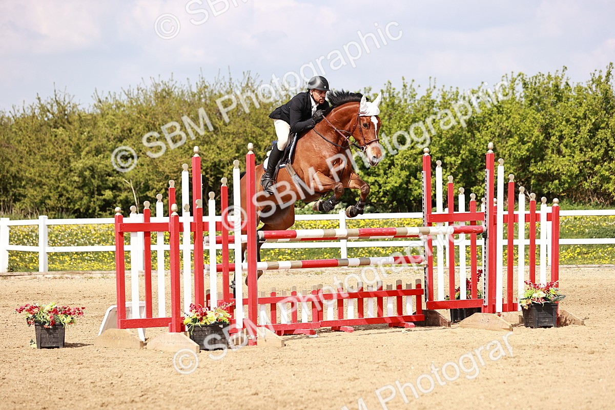  - Class 26 - Senior Foxhunter - 1.20m
