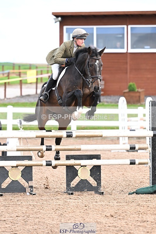 251022-130839-00491 - Cls 4 Snr Newcomers 1.10m