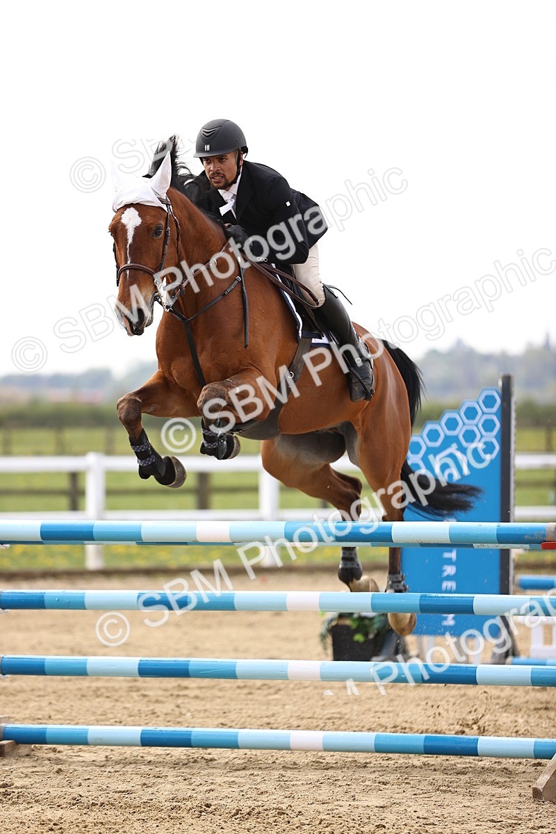 SBM_002402 - Class 11 - Senior newcomers - 1.10m