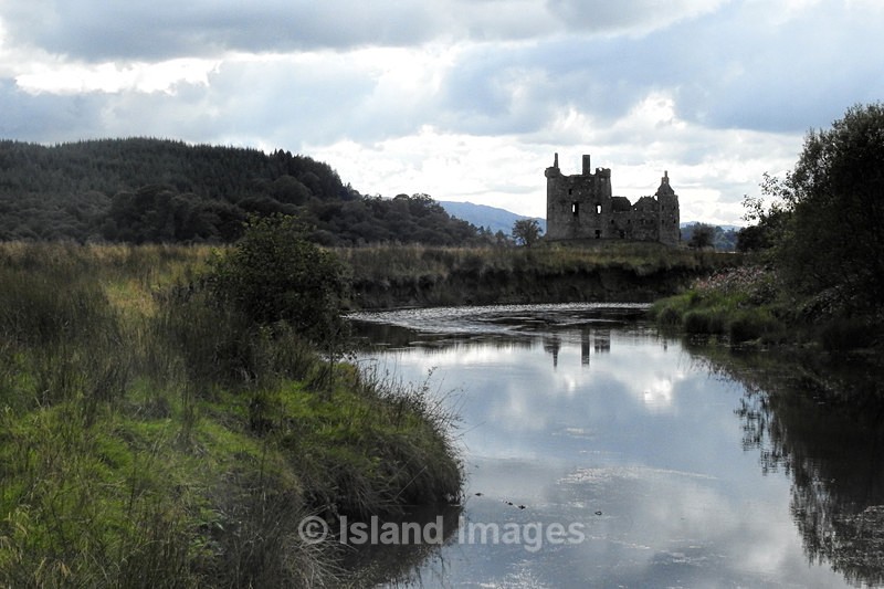 Kilchurn in the distance - Kilchurn Castle