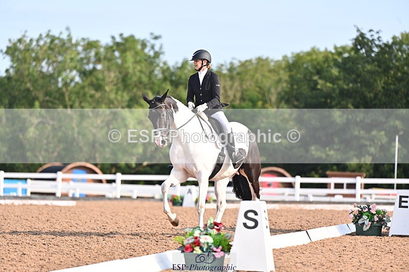 240817A-091004-06510 - 109-Michelle.Head-Alvescot.Winning.Mood