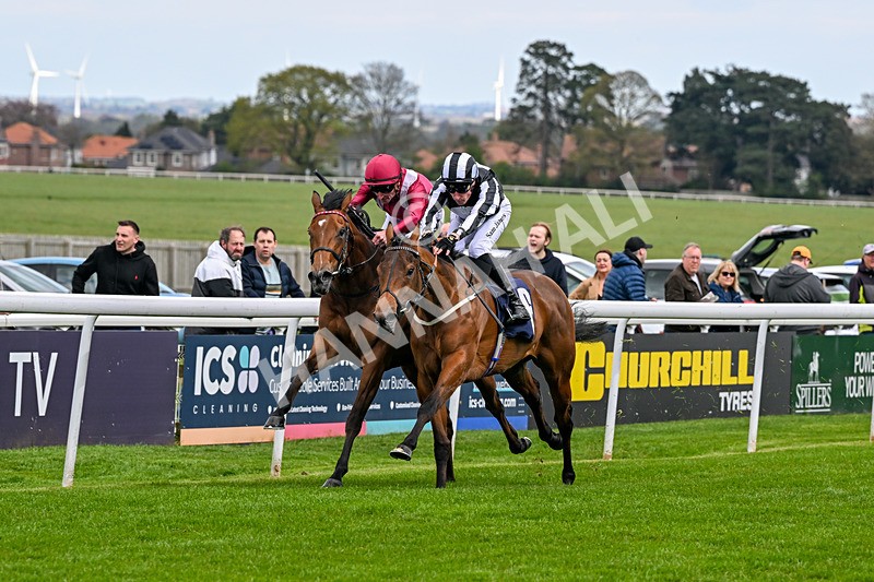 150426-Race 1-Thankfully-4642 - Race 1