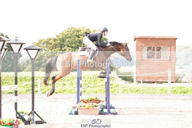 241004A-125110-00482 - Fri 03 Snr Newc & 1.10m Open