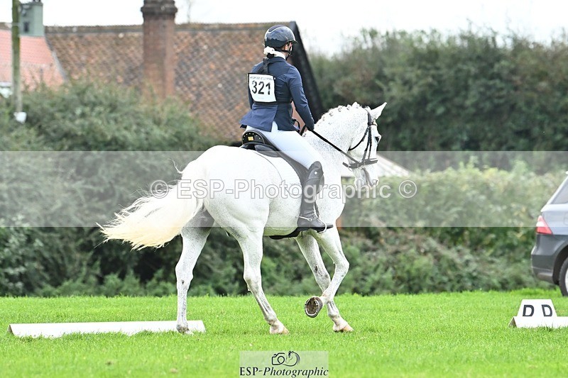 241024-120023-02582 - 321-Hannah.Underhill-DONBEG.GREY