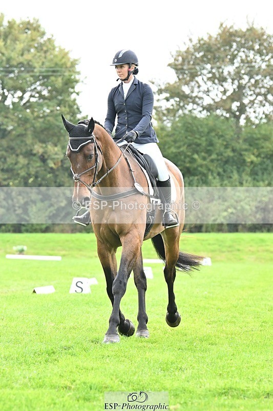 241024-142741-04306 - 582-Courtney.Romcke-JD.ON.THE.ROCKS