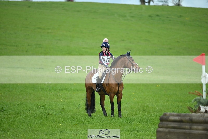 250419-150406-12114 - 812-Emilia.Kangurs-HOLLYWOOD.COMMANDER.IN.CHIEF