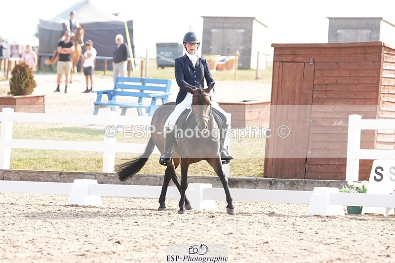 250817-094642-07238 - 090-Sarah.GoddardSaris.Fingers.Crossed