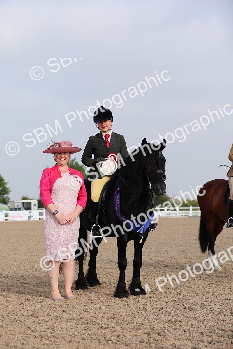 SBM_10154 - Class 302 Ridden M&M -Large Breeds