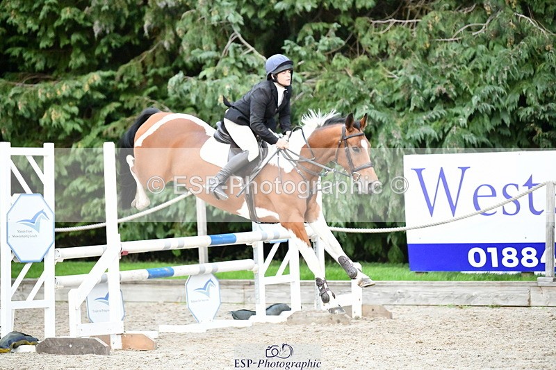 251004A-174136-02561 - Classes 12 & 13 90cm