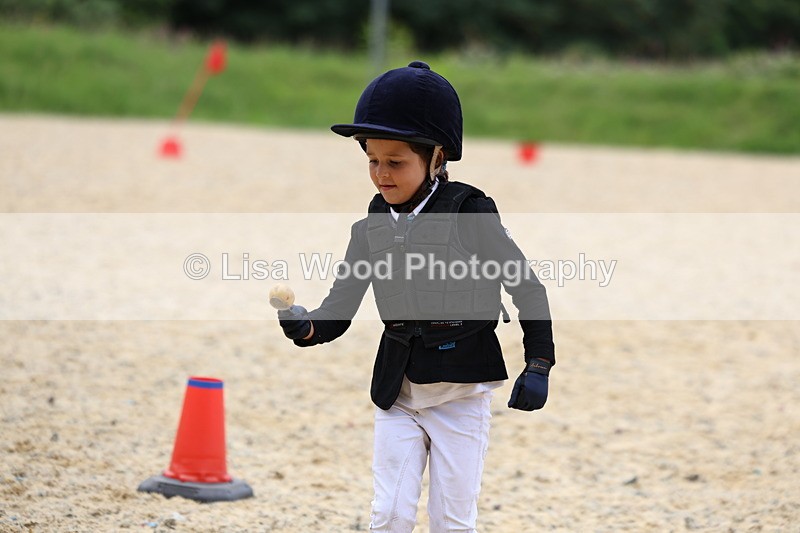 3E7A0097 - Egg and Spoon