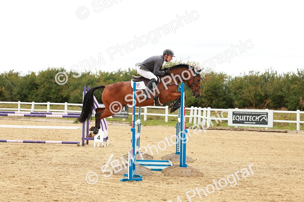 SBM_001511_Class 4 - Senior Newcomers - 110m - Customer Cart- Anthony  17-9-26