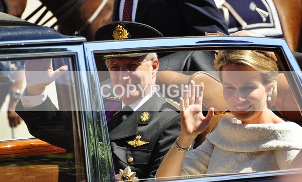 (B-13)  Belgian Royals in Car - Belgian Royals