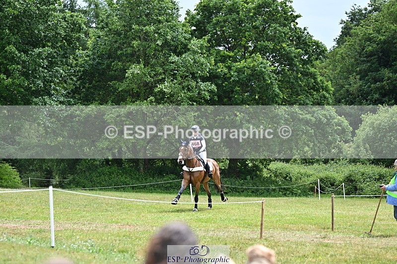 250525A-142727-16472 - D-468-Laura.Collett-LONDON.52