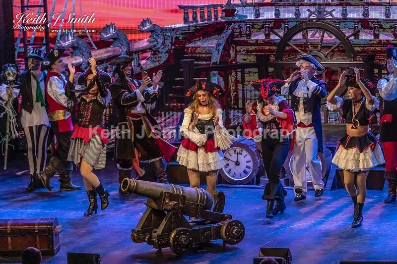 7KJS1034 - Ambition show team