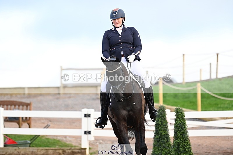 240218A-151007-09024 - 193-SARAH.RIDD-FIRST.KISS