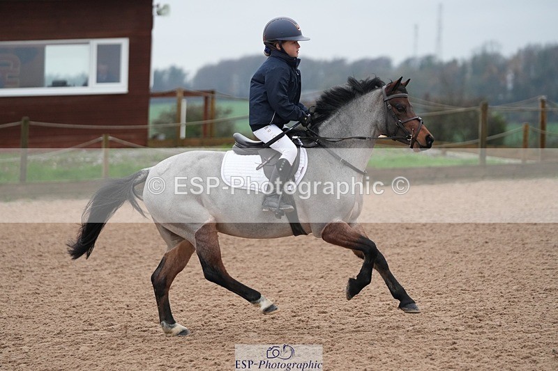 251116-095147-01432 - Cls 18 Clear Round 50cm