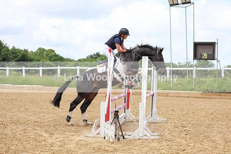3E7A3084 - Class 4: Senior British Novice/90cm open