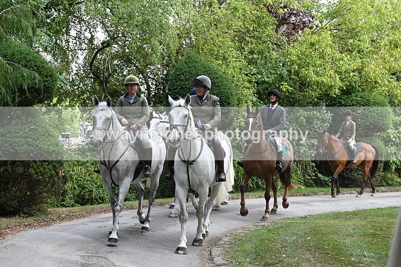 WJ6_3978 - Berks & Bucks - The Old farmhouse - Hound Exercise 20-08-25