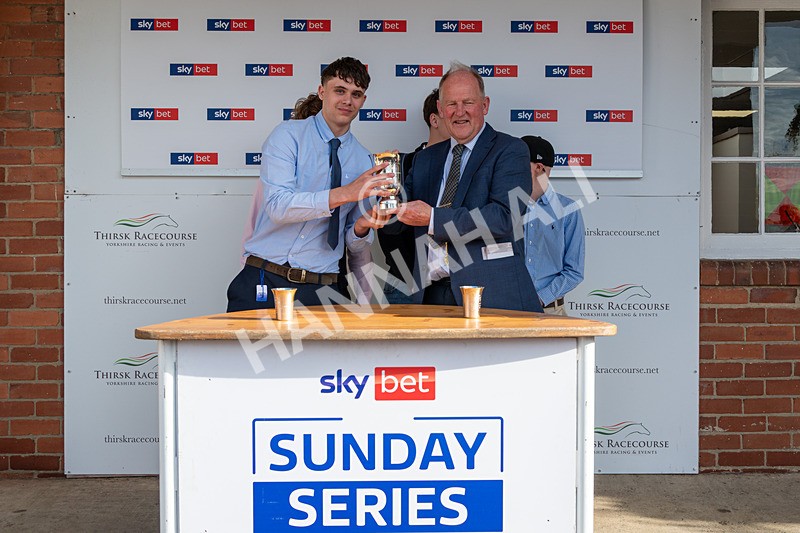 310526-Race 6-Mountain Road-9368 - Race 6 18.15pm Sky Bet For The Fans Handicap