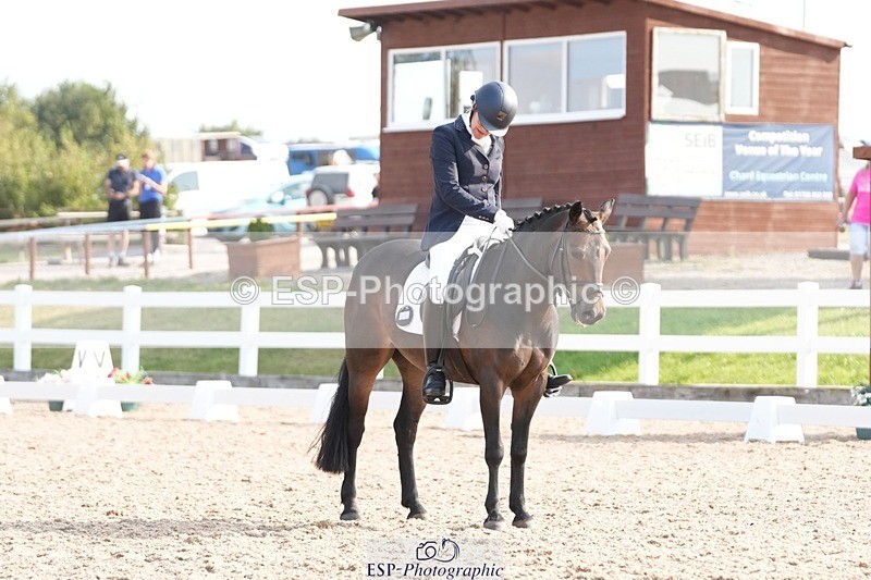 250817-095015-07258 - 090-Sarah.GoddardSaris.Fingers.Crossed