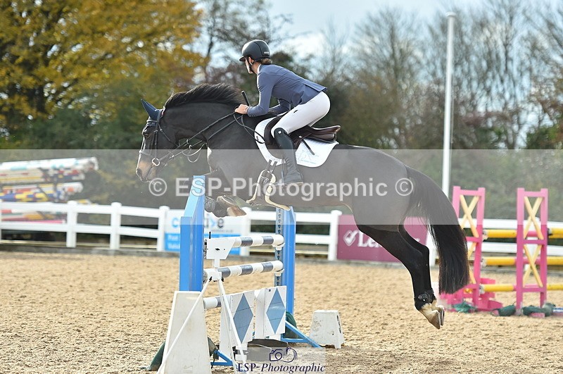 231111A-131130-02066 - Cls 12 Newcomers & 1.10m Open