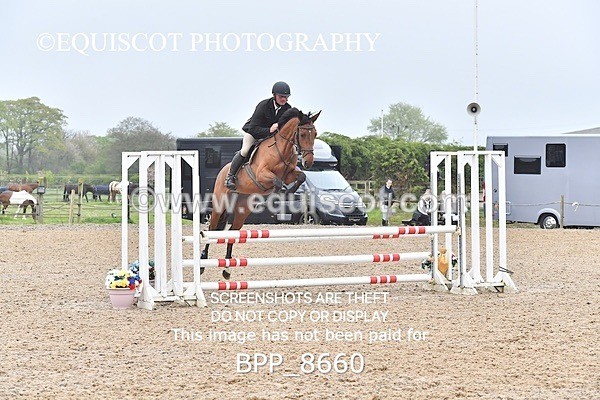 BPP_8660 - CLASS 24 SUN Senior BritiNovice/ 90cm Open