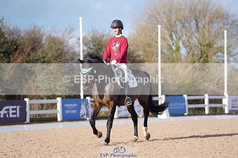 241214-134646-00659 - 132-Alys.Matravers-VORVASHILL.VERTIGO