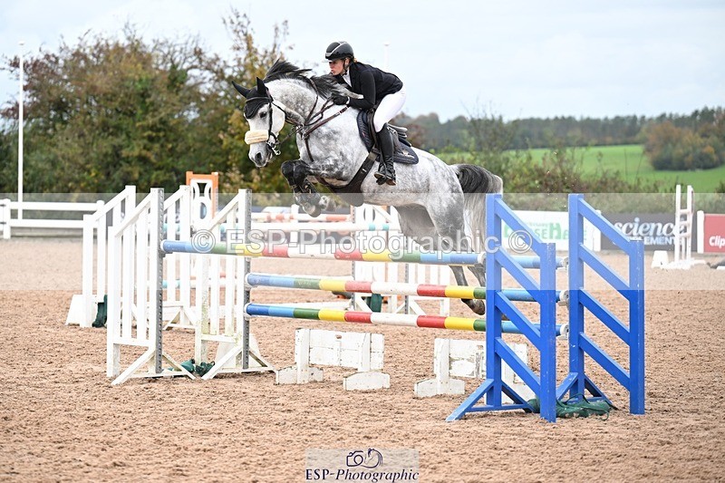 251022-142757-00658 - Cls 6 Snr Foxhunter 1.20m