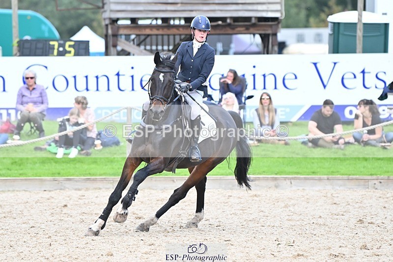 231022-132224-27024 - 358-ROYALE.MESSENGER-Anna.Singer-SJ