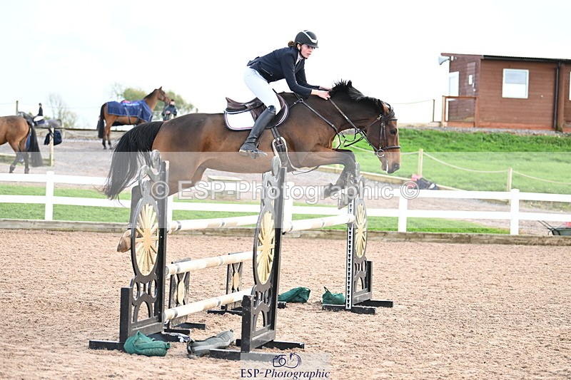 241023A-135738-00935 - Cls 4 Newcomers and 1.10m Open