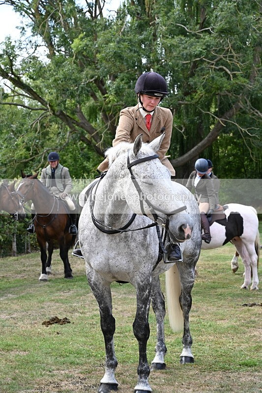 WJ6_3868 - Berks & Bucks - The Old farmhouse - Hound Exercise 20-08-25