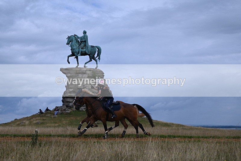DSC_6118 - Time at Statue 12:17 to 12:44
