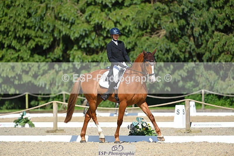 230526-155858-07229 - 252-LVS_MOVISTAR-Elizabeth_Barratt-WEDTrotUp+DR