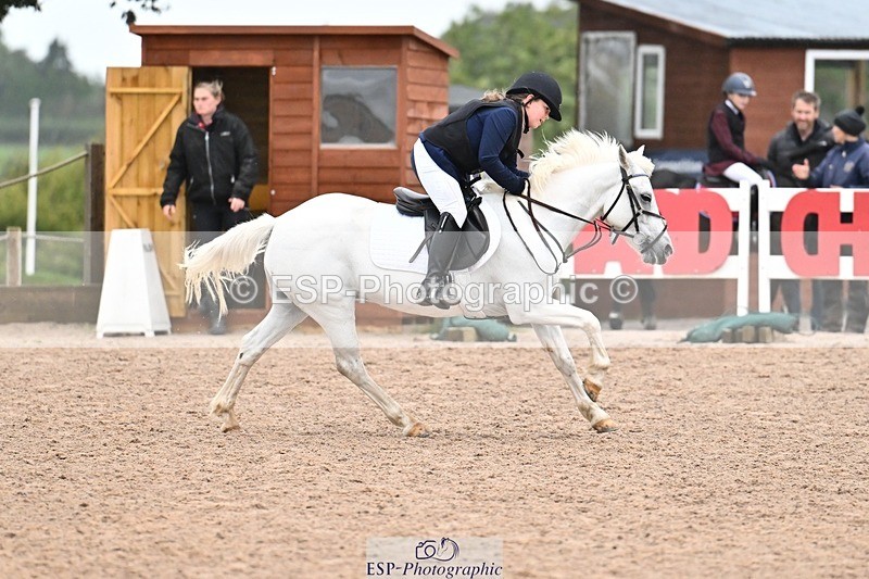 250920-155253-01811 - Cls 21 Pony Intro 80cm Derby