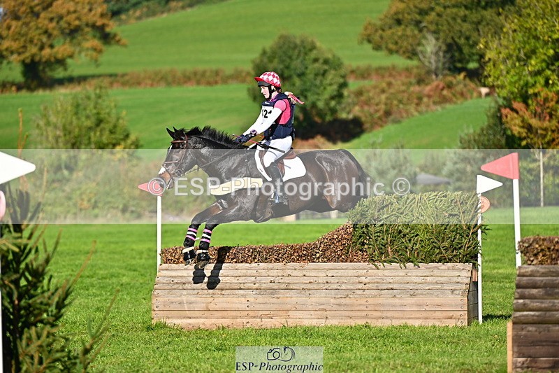 251025A-122949-19112 - F-421-Isabella.Hooton