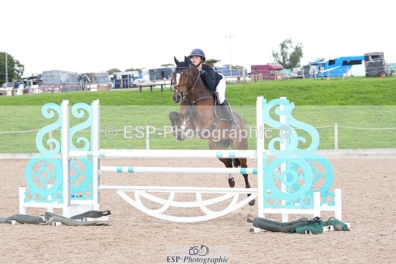 250921-122753-02929 - Cls 9 Pony Foxhunter and 1.10m